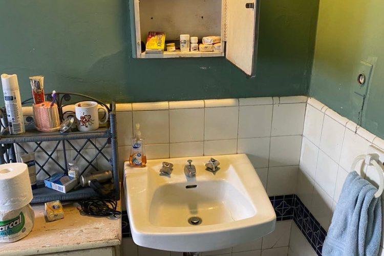 ミラーがメディスンボックスを兼ねる