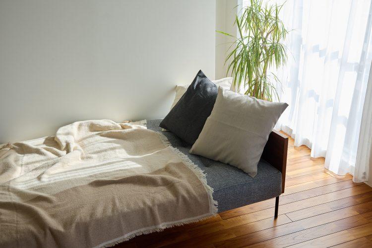 6F ソファはベッドにも組み替え可能