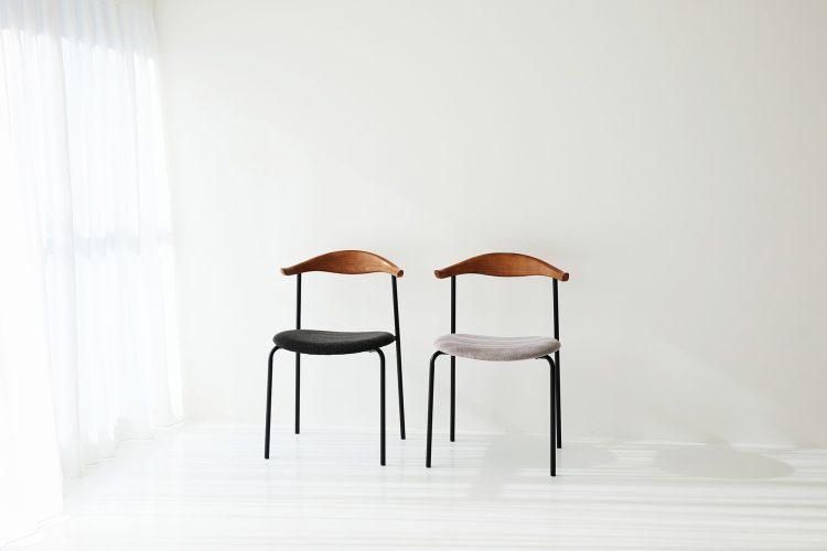 6F 色違いの椅子2脚