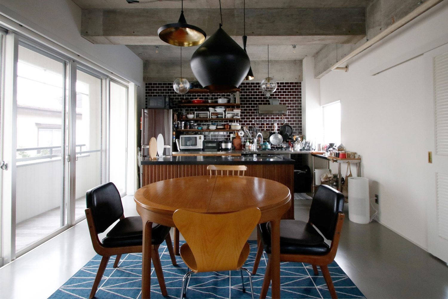 2F ブラウンタイルのオープンキッチン