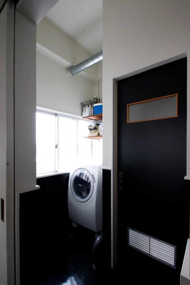 2F 窓のある明るいランドリースペース