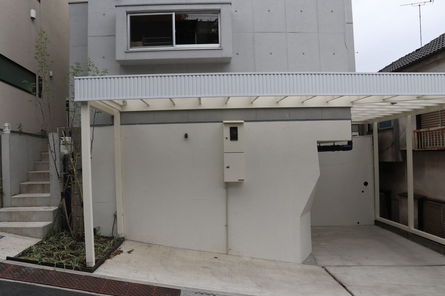 駐車場1台利用可能( 事前要相談)