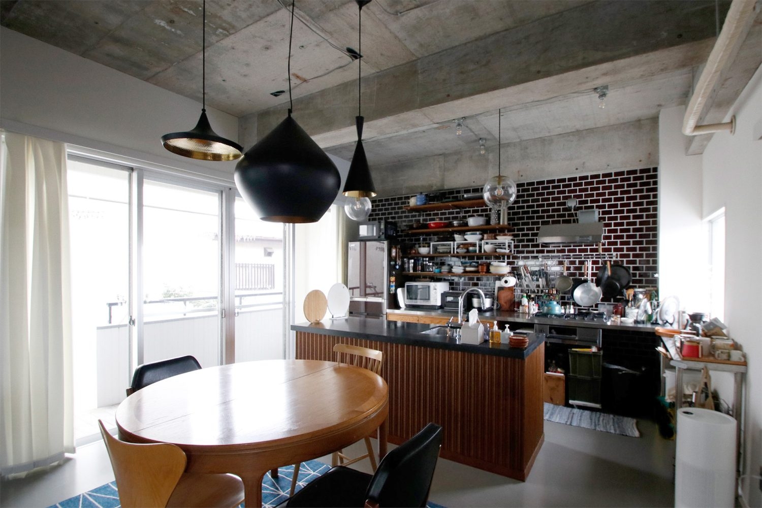 コンクリート天井でクールな雰囲気