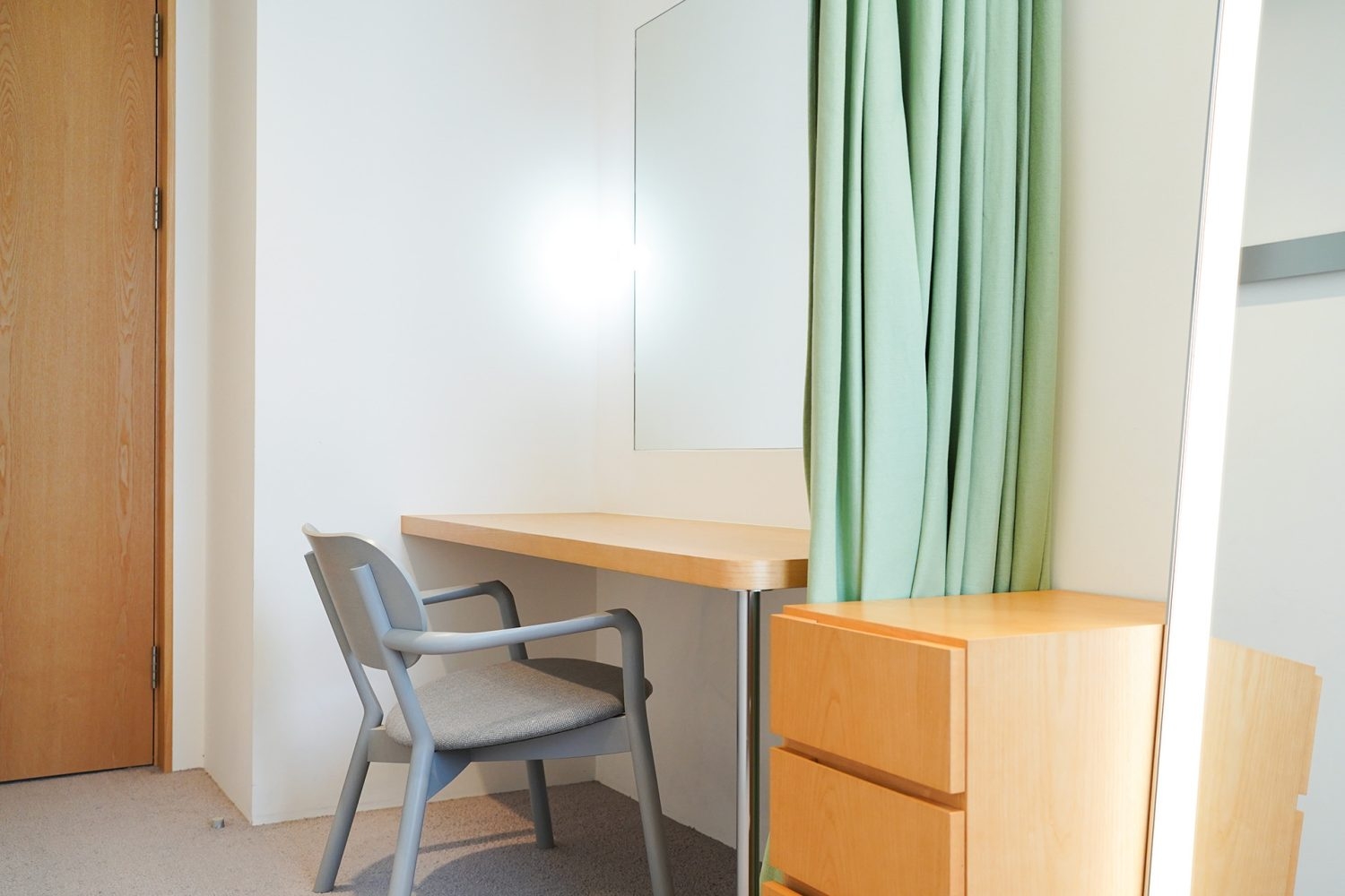 メイクルーム / 控室としても活躍する個室仕様