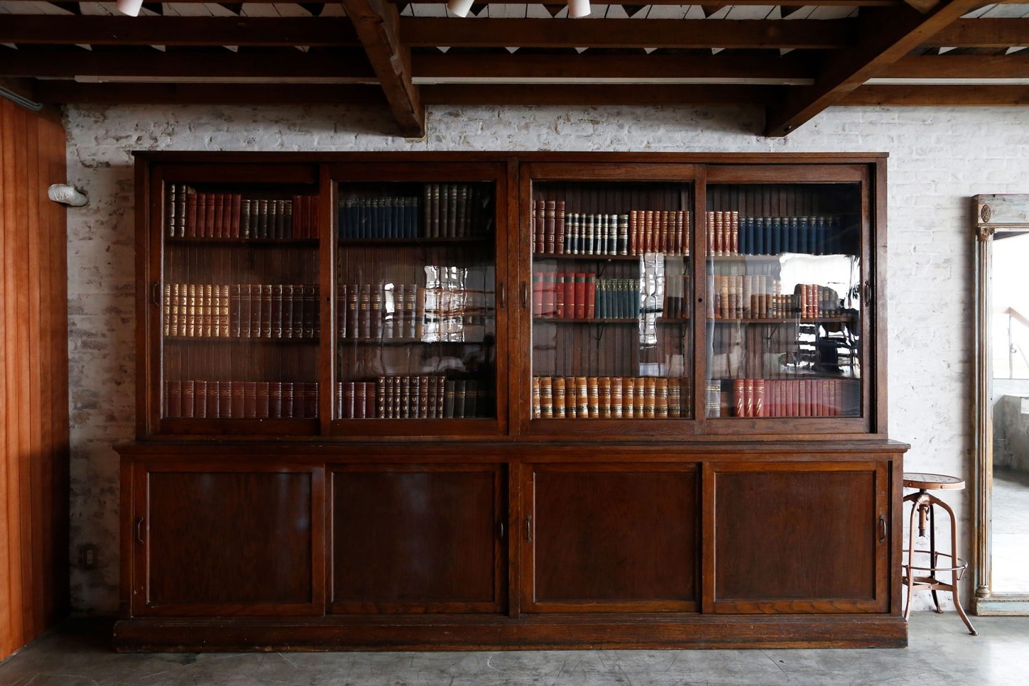 アンティークブックキャビネット オールドブックス