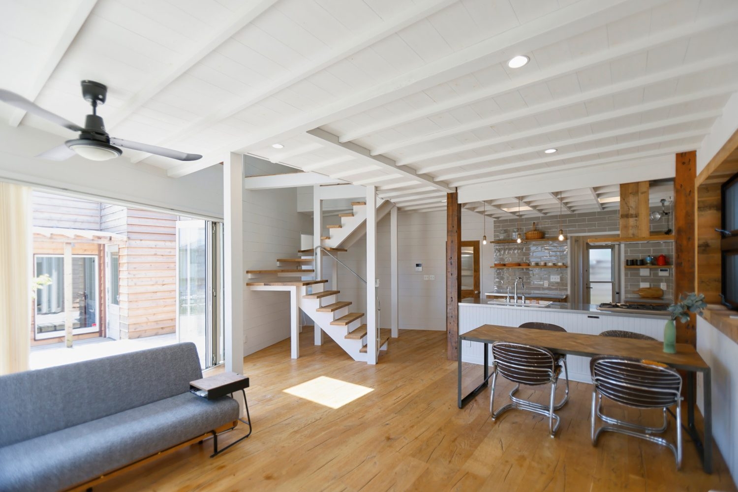 1F 開放感のあるリビングダイニング