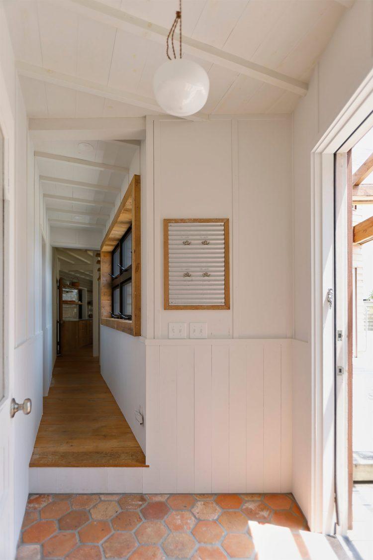 1F 玄関からLDKまでの廊下