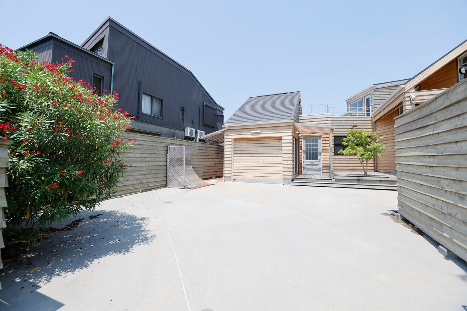 乗用車3台まで駐車可能