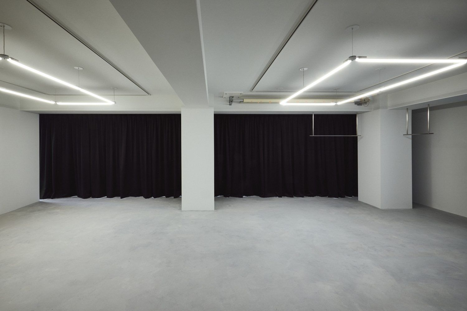 カーテンでの遮光が可能