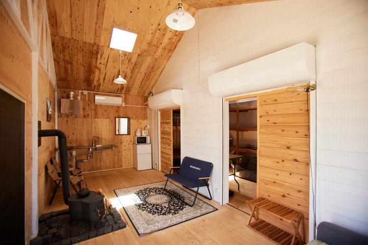 白い家 / 木のぬくもりを感じる空間