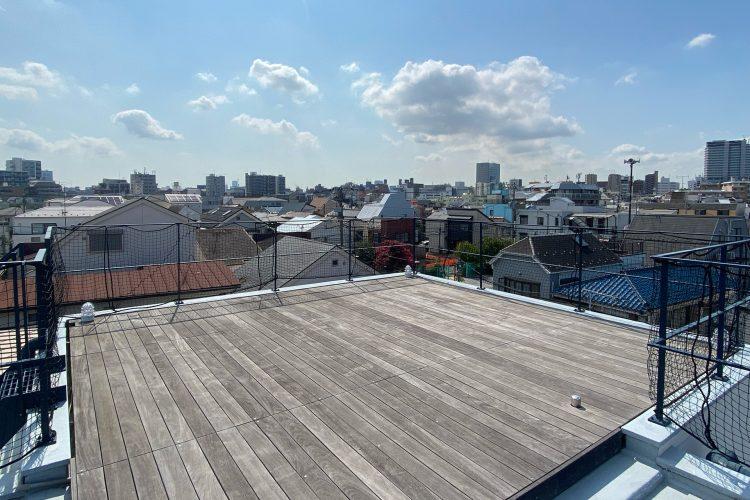 ウッドデッキの屋上 / 南東向き
