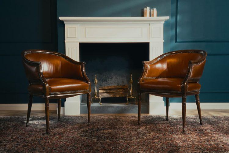 暖色のシルク製ペルシャ絨毯