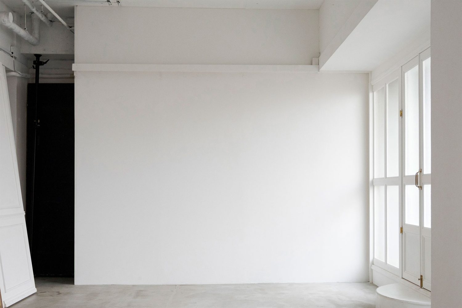 北側 / 可動壁を外した白壁の状態