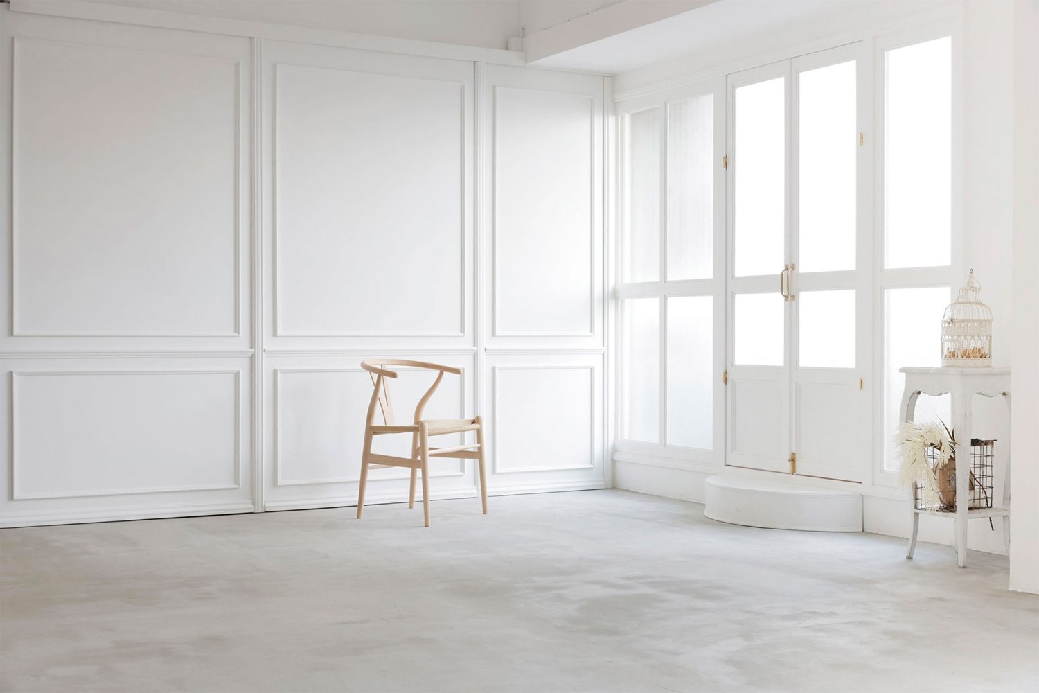 北側 / ホワイトのモールディング可動壁