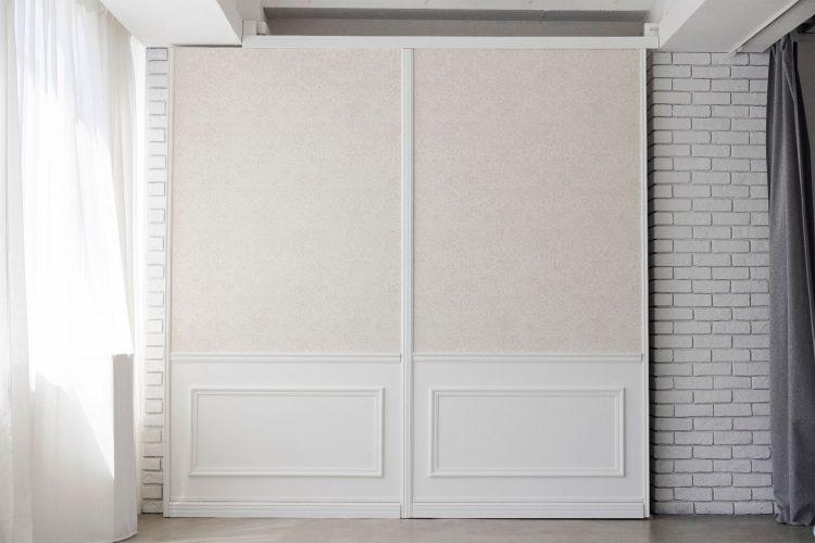 南側 / クロスとモールディングの可動壁