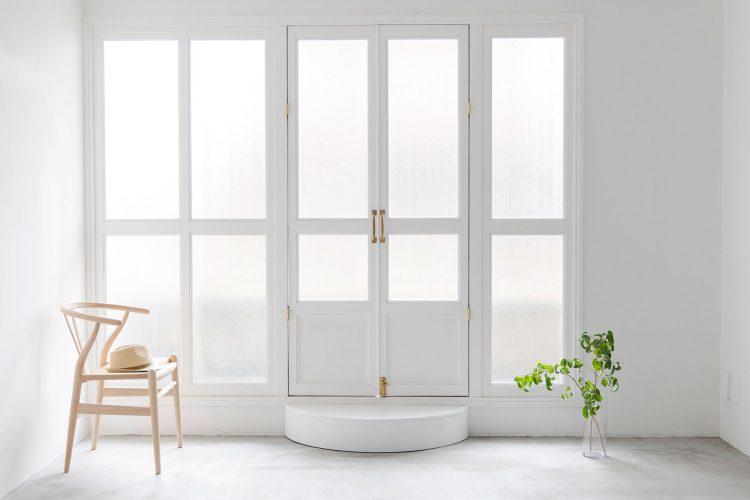 北側 / 廊下に出て引きで撮影もできます