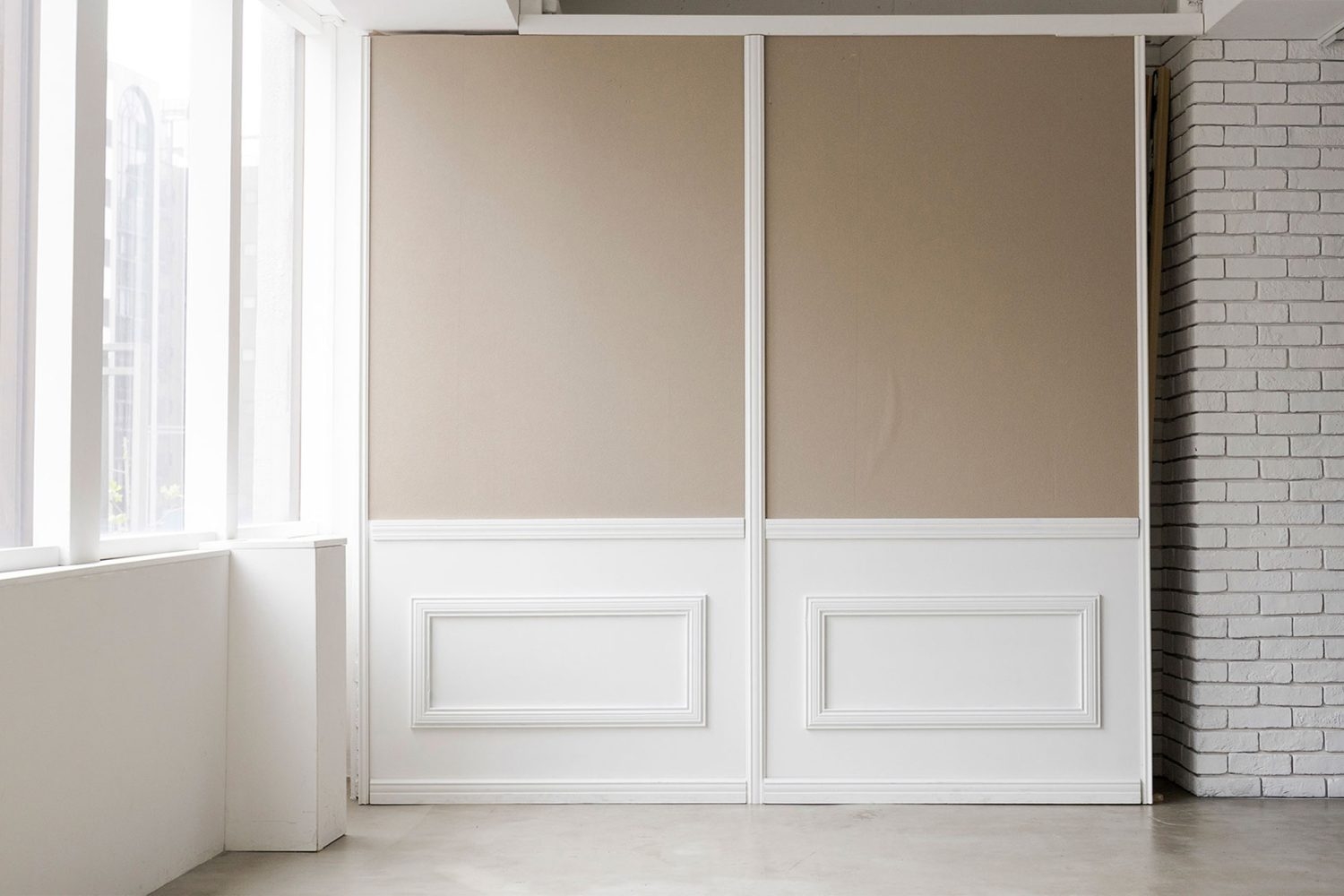 南側 / クロスとモールディングの可動壁