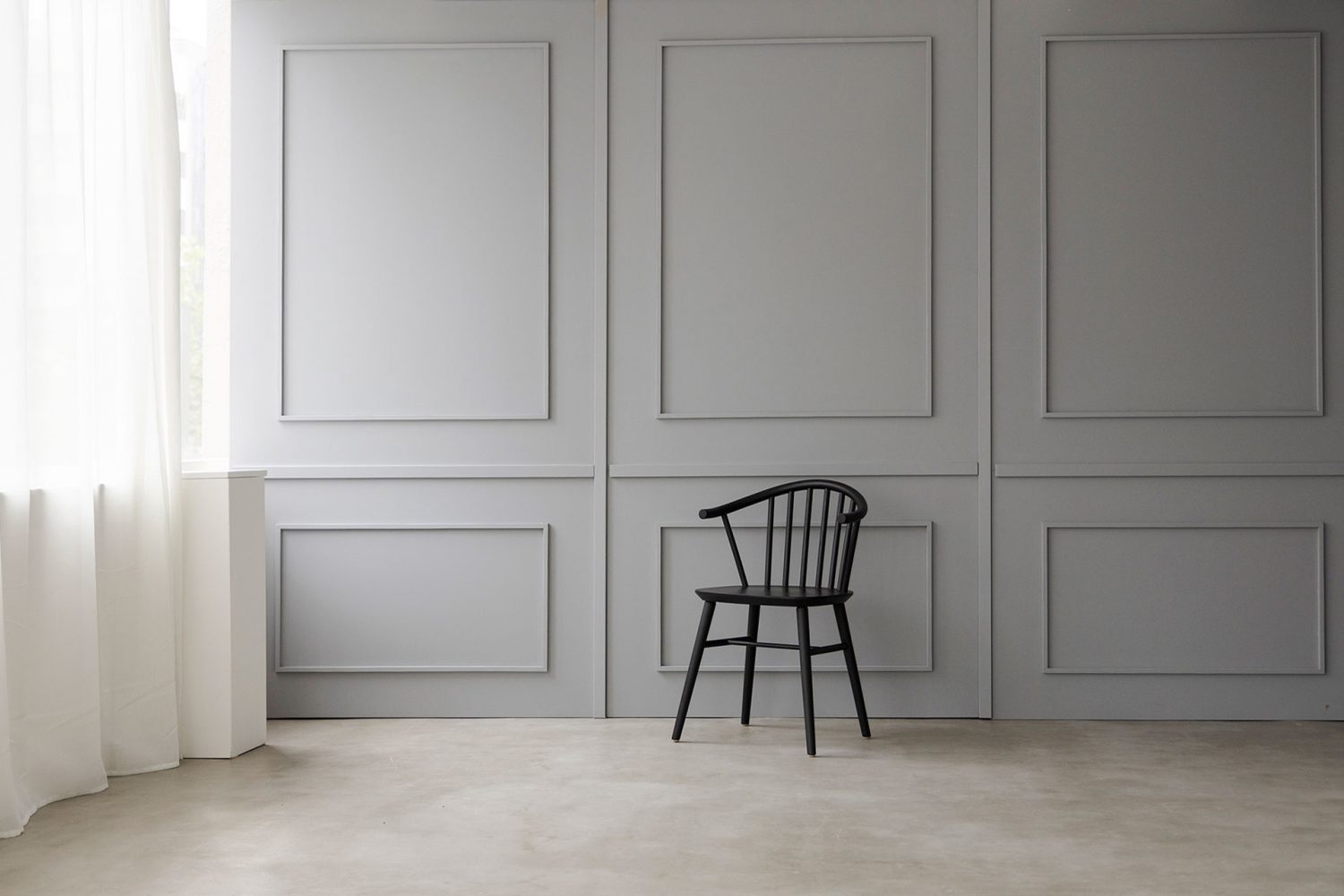 南側 / グレーのモールディング可動壁