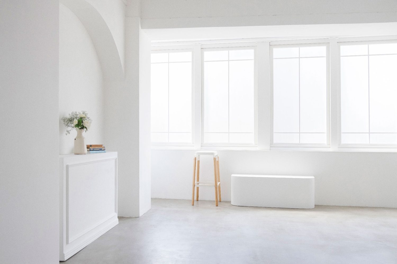 南側 / 白で統一された清潔感のある空間