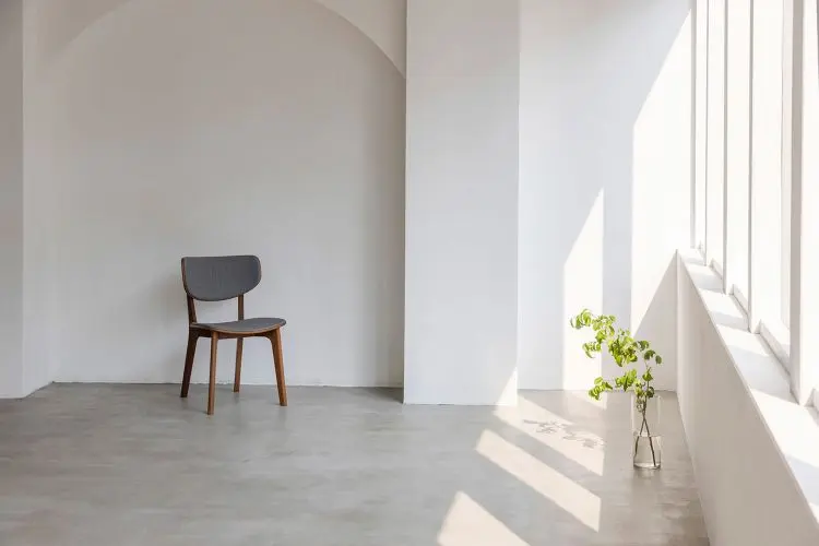 南側 / 窓からアーチ壁に差し込む直射