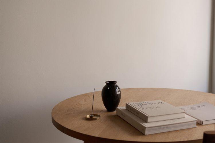 静物撮影や陶器、写真の展示にも