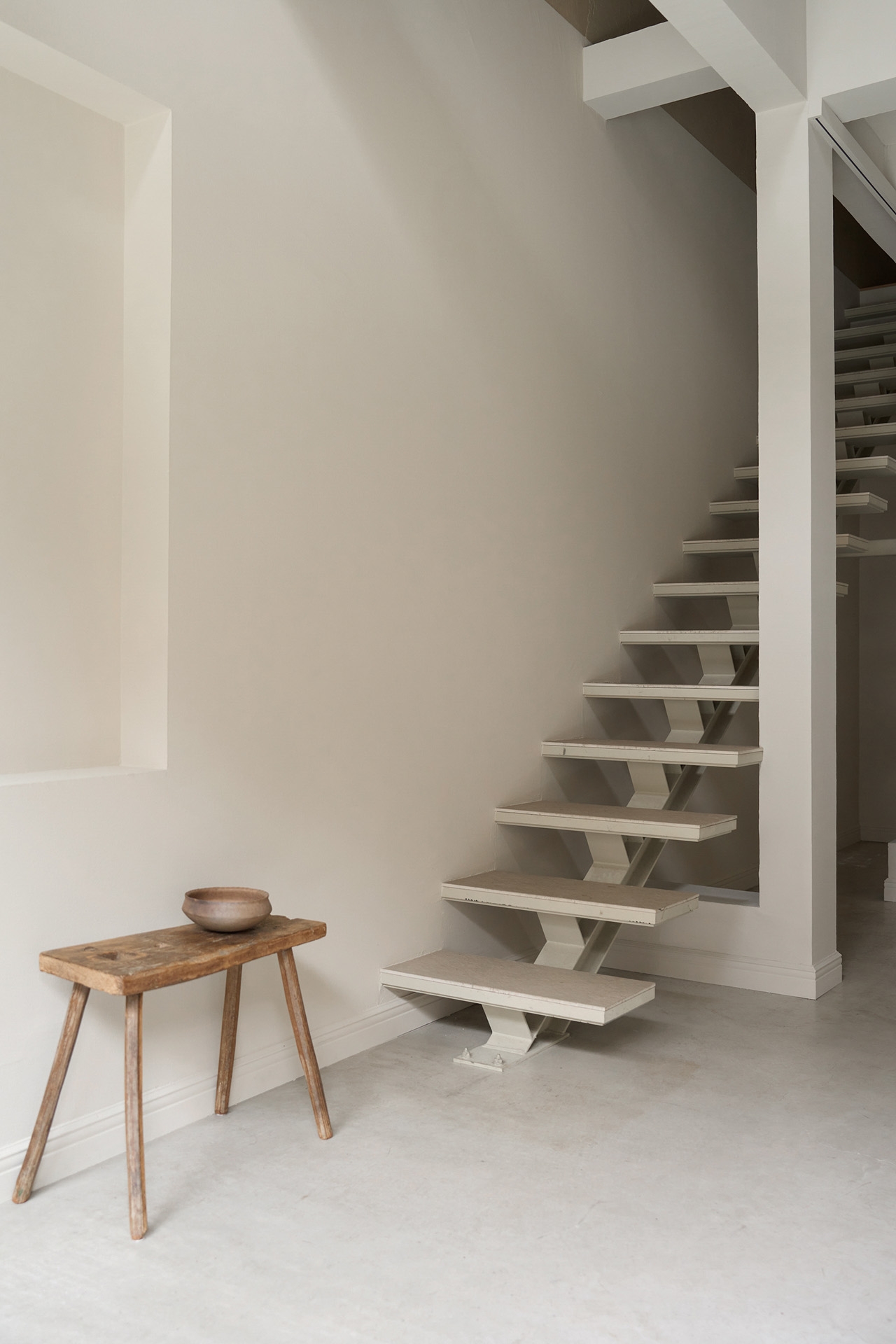 長く傾斜の緩やかな階段