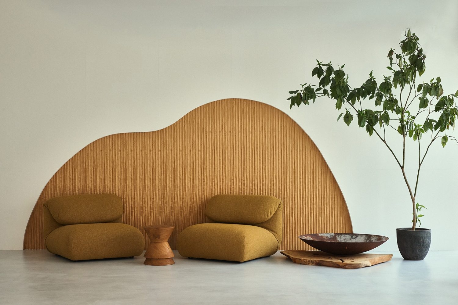 曲線を描く造作ウッドウォール