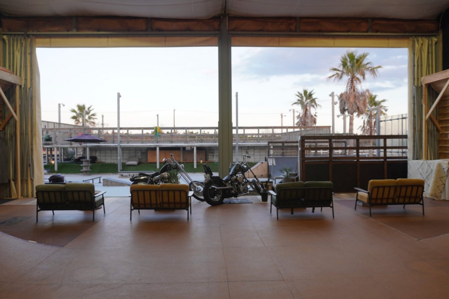 バーチカルランプ内 / 引きじりがとれ横から撮影も可能