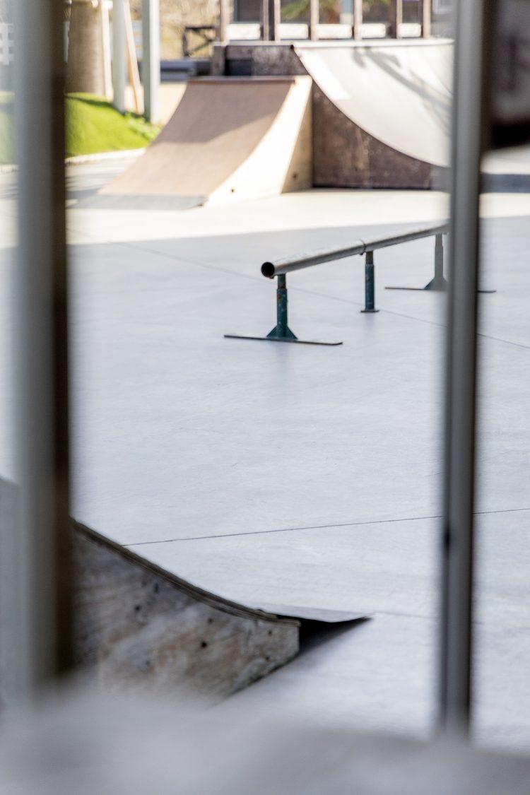 カフェ店内から撮影したミニランプ