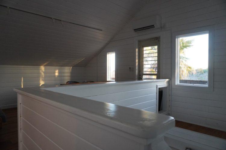 JF HOUSE / 2F 白壁・勾配天井のシンプルな空間