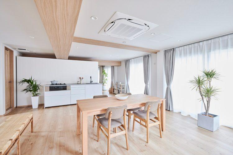 可動壁で仕切った様子 / 南西側から