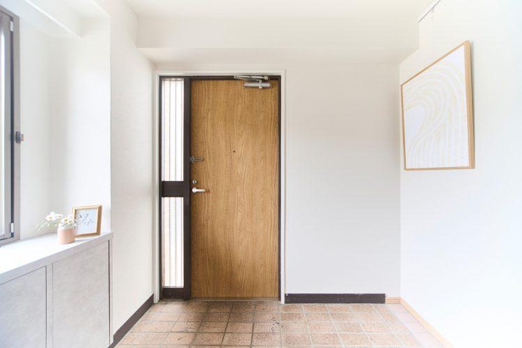 木目調扉の玄関でも撮影可能
