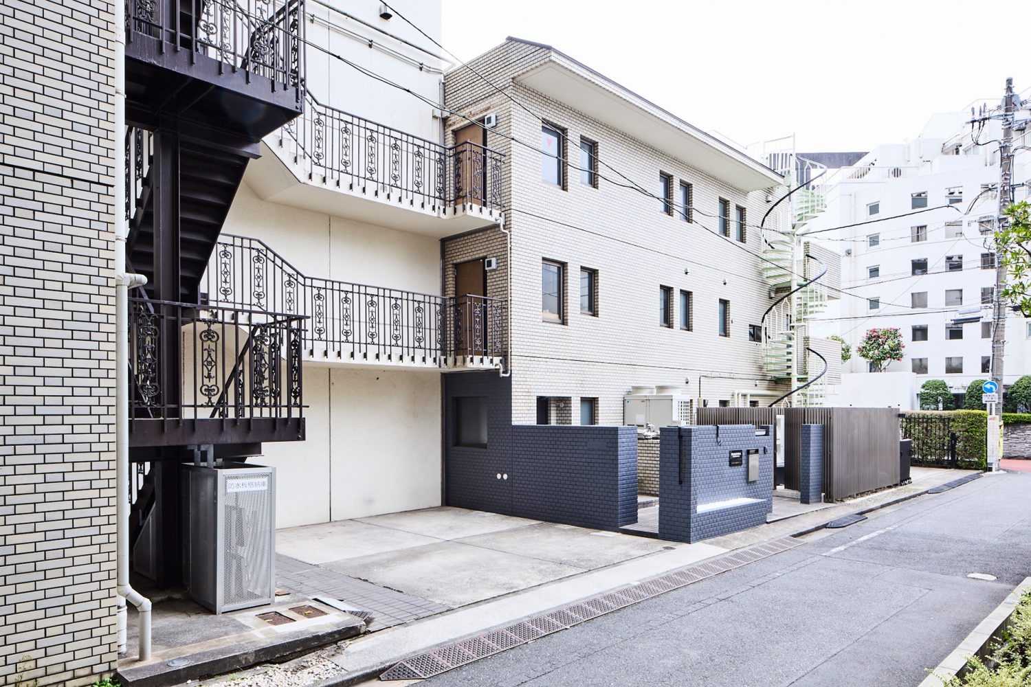 スタジオ外観 / 駐車スペース