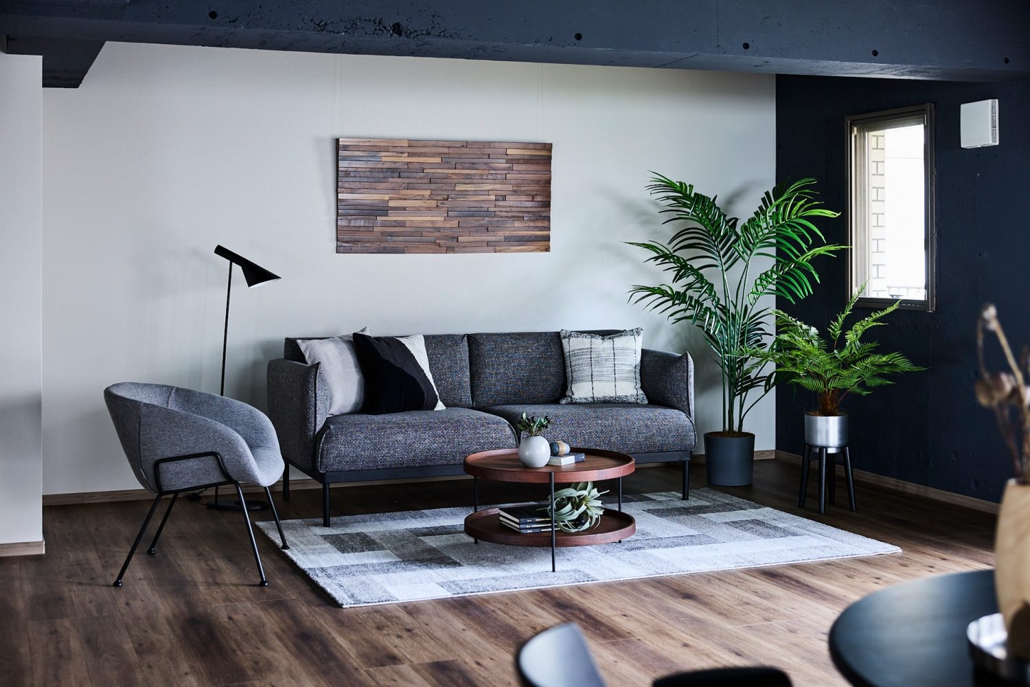 モノトーンカラーで統一されたソファセット