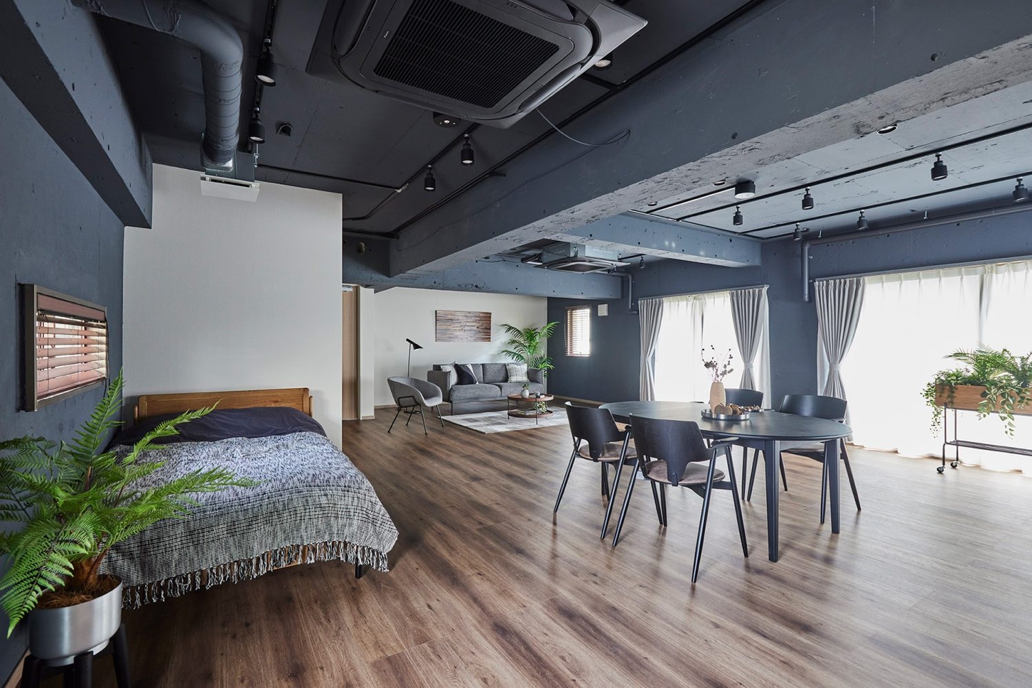 バルコニーから入る自然光