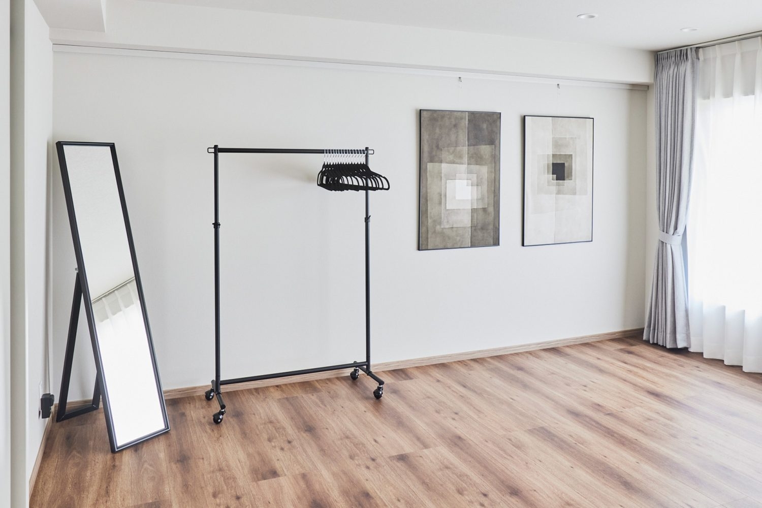 全身鏡・ハンガーラックあり