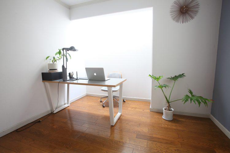 1st 1F / 天窓下にワークデスクを移動した状態