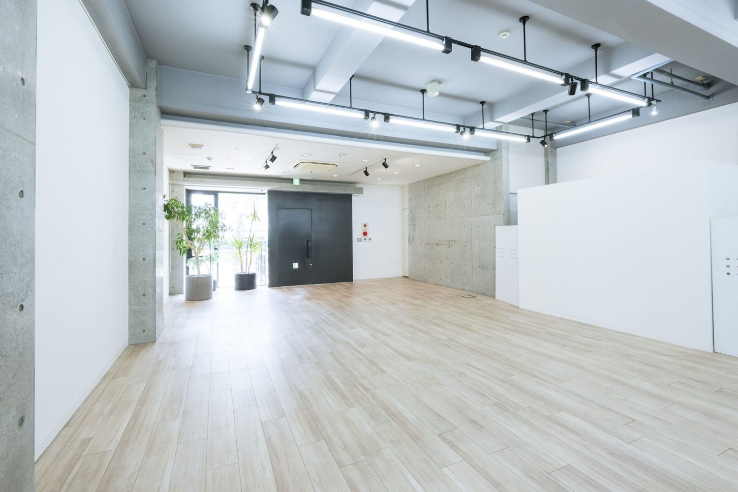 エントランス側