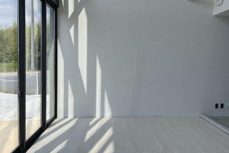 オフホワイトのラグ