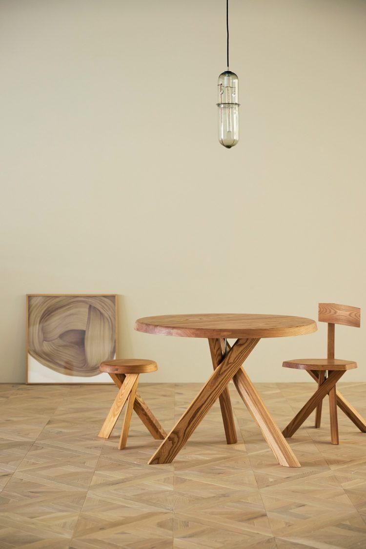 ピーターアイビーの照明とピエール・シャポーの家具