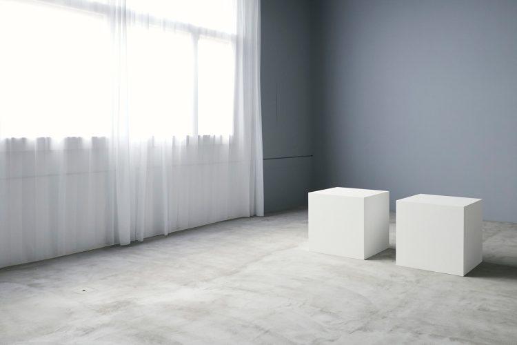 大きな窓からの自然光