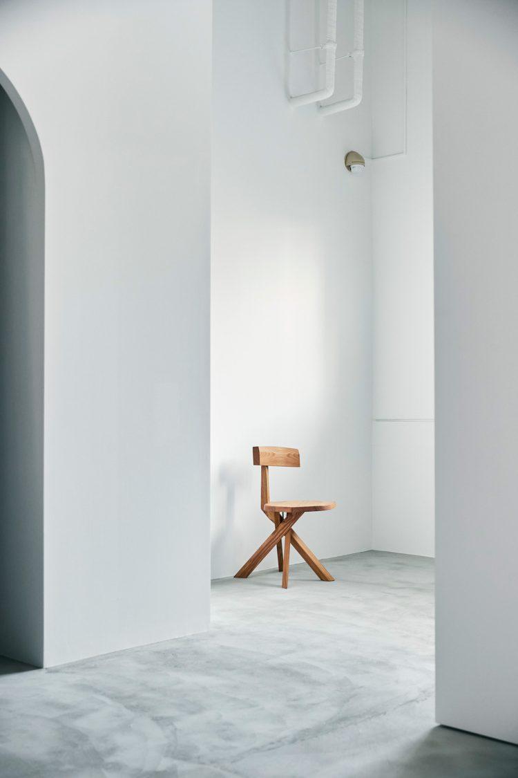 存在感のあるピエールシャポーの椅子