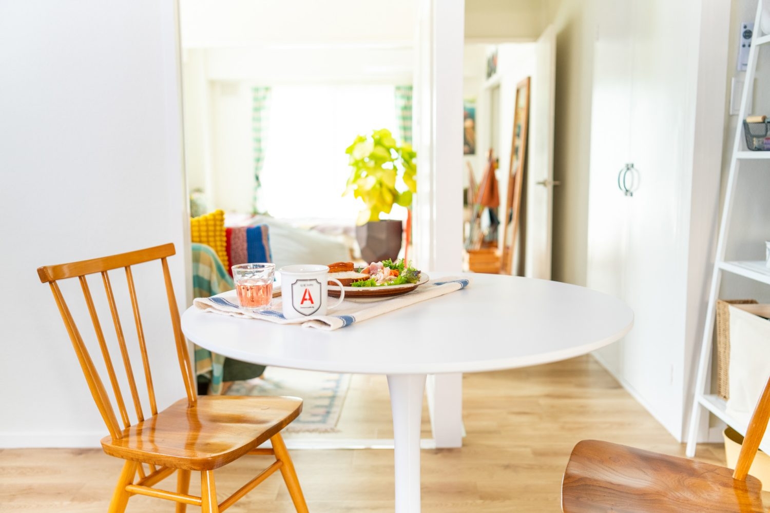 角部屋のため終日明るいダイニング