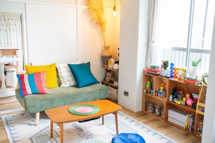 ポップな色味で遊び心のあるリビング