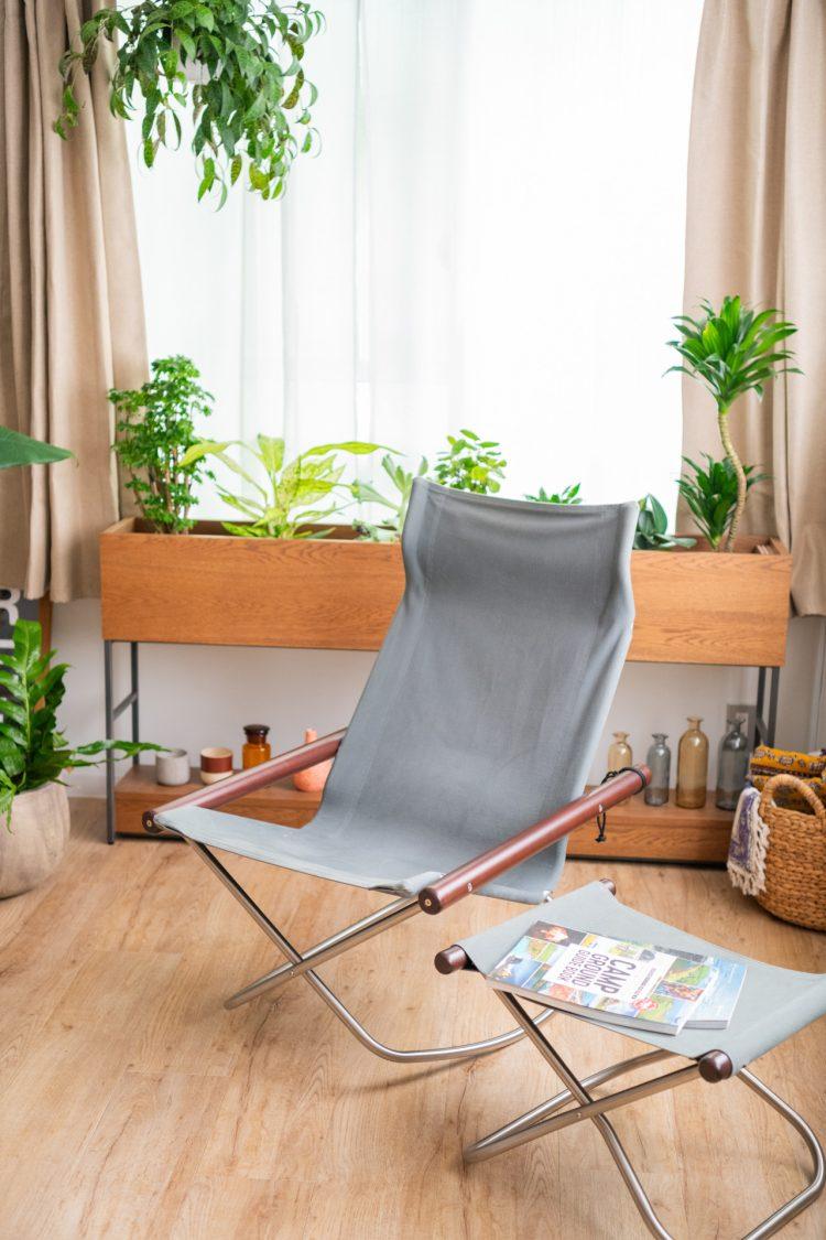 ニーチェアエックスとオットマン