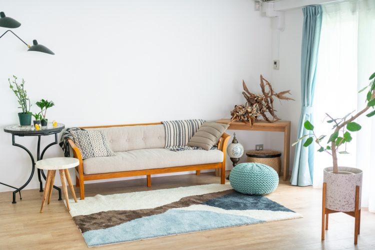 明るく爽やかなリビングルーム