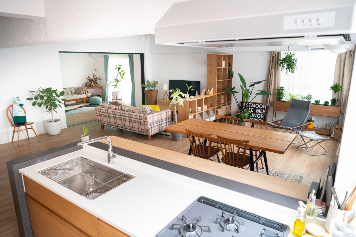 キッチンからリビング側