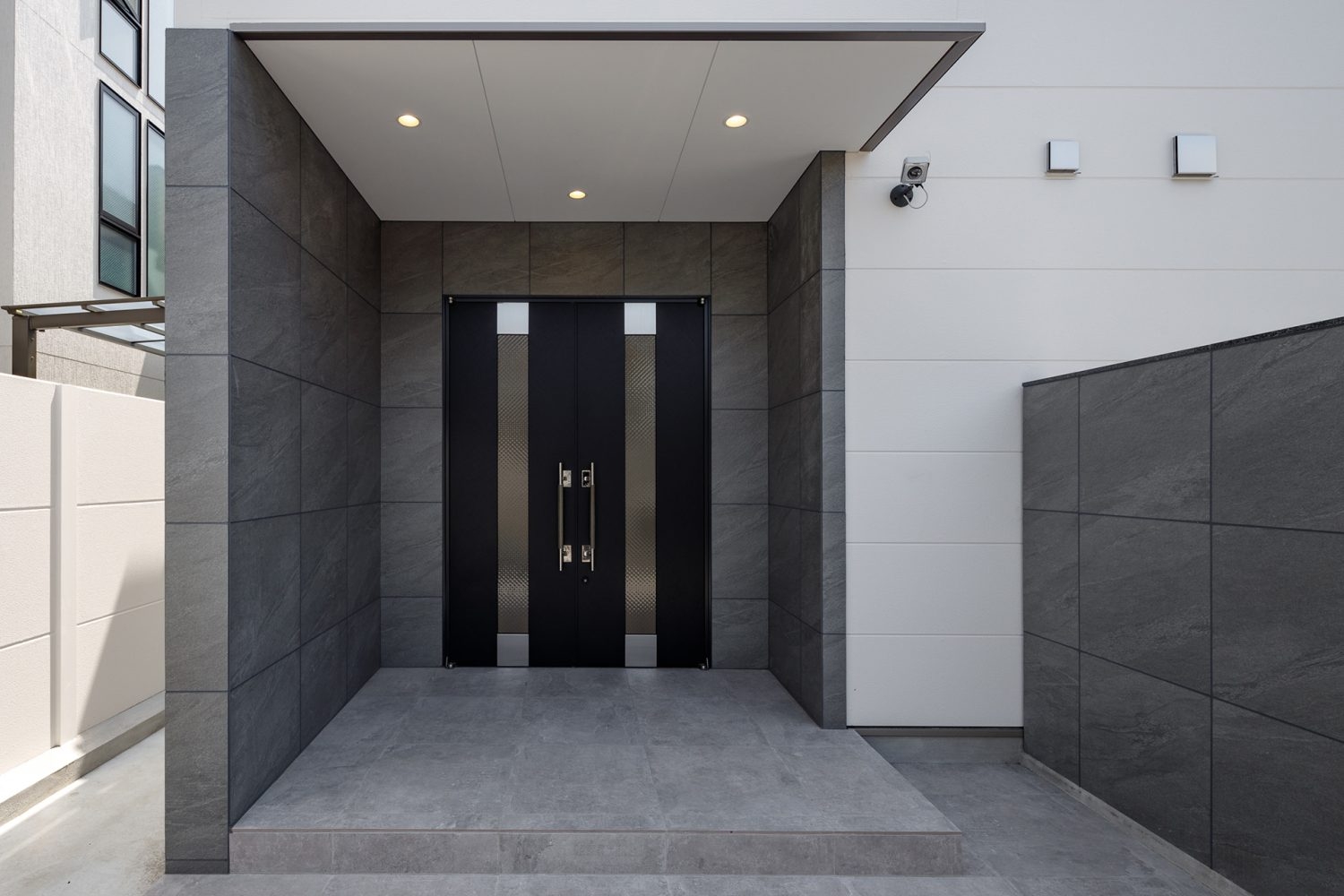 高級感のあるモノトーンな玄関