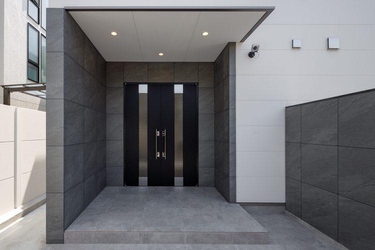 高級感のあるモノトーンな玄関