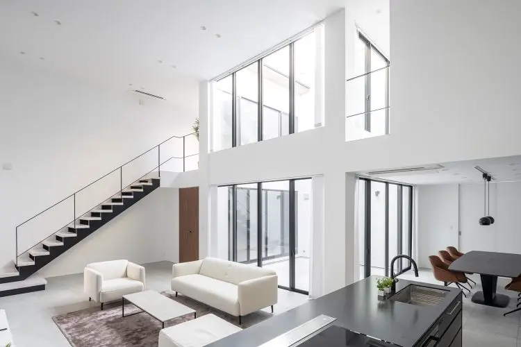 天井高5m超えの開放感あるリビング